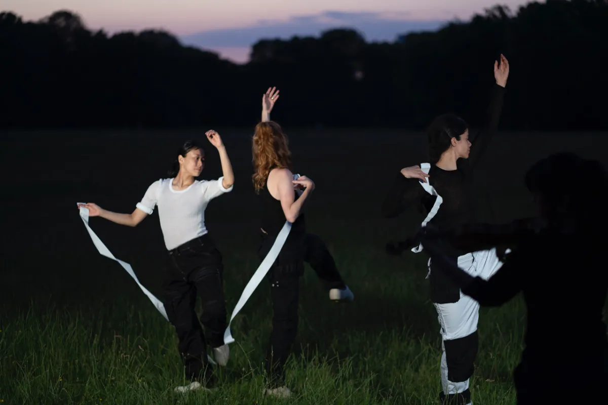 La rentrée - Schemes of an Hour – Emmilou Roessling