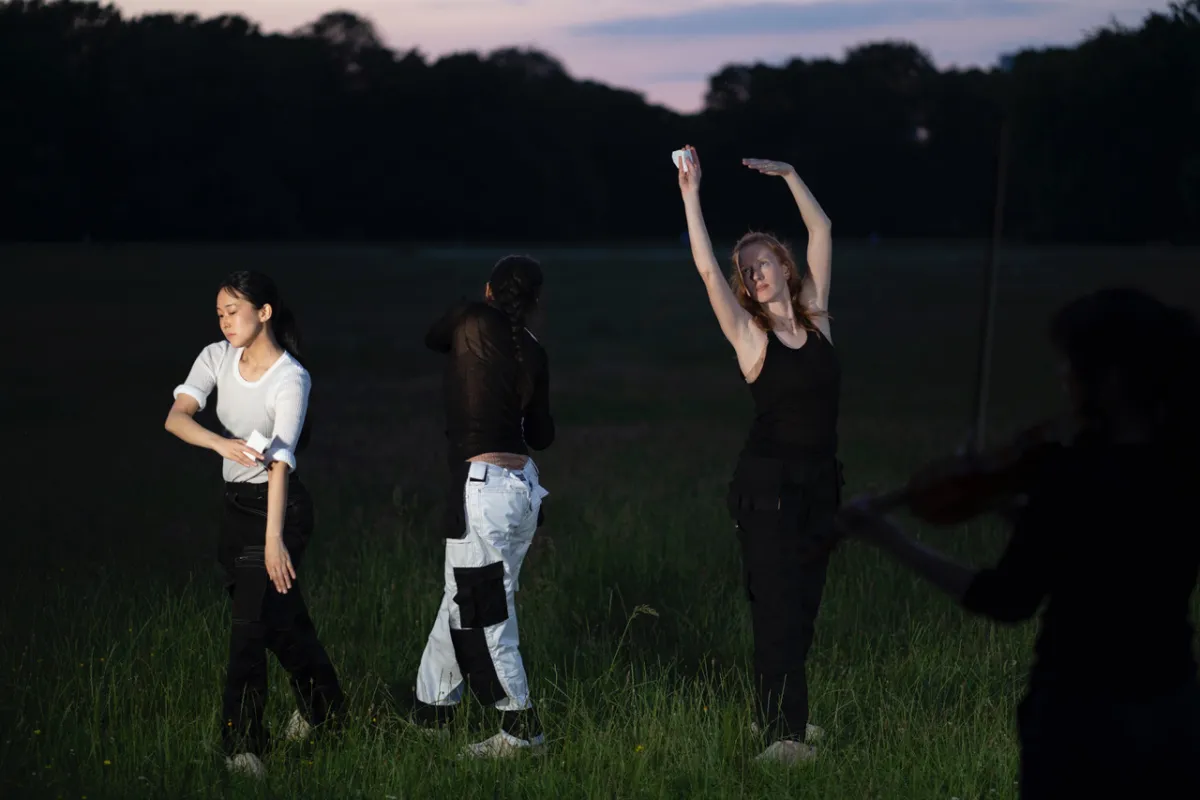 La rentrée - Schemes of an Hour – Emmilou Roessling
