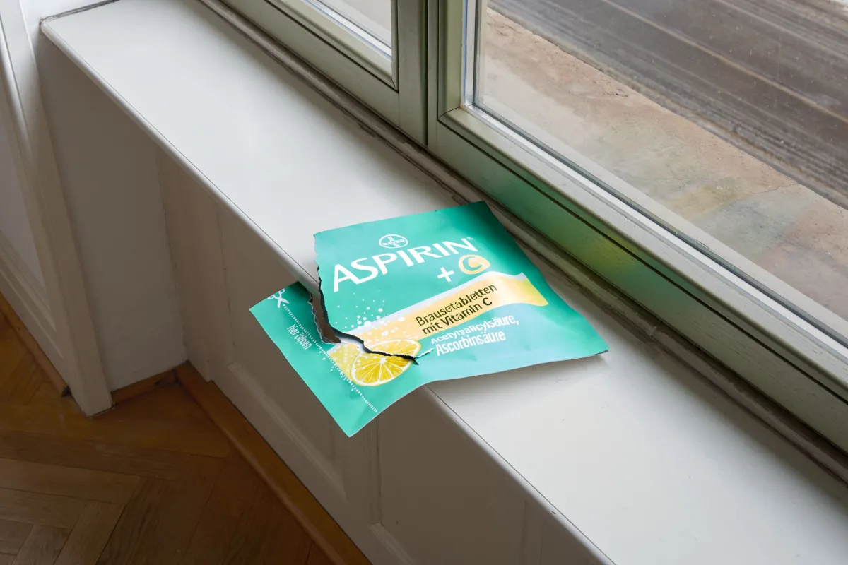 Xenia Lesniewski - Untitled (Aspirin), 2026